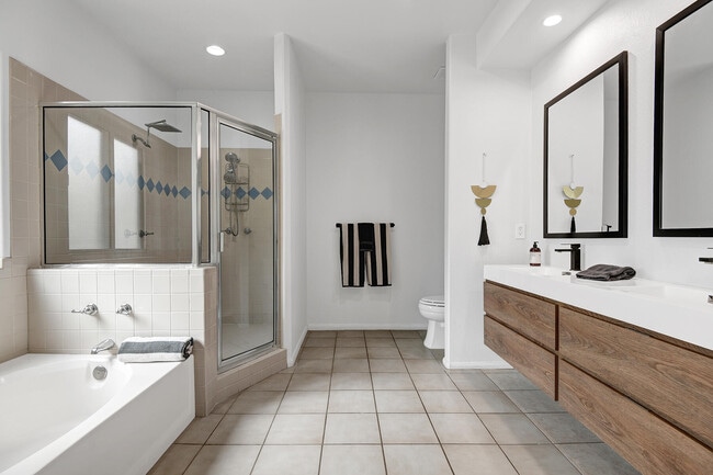 Building Photo - 2005 E Racquet Club Rd