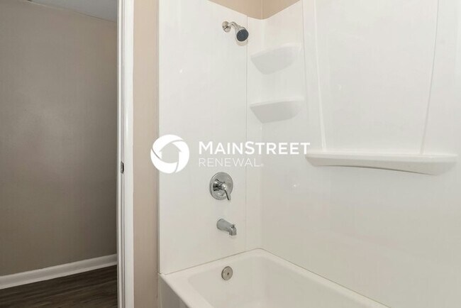 Building Photo - 3 Bedroom Pet-Friendly Home in Jacksonville, FL with Main Street Renewal