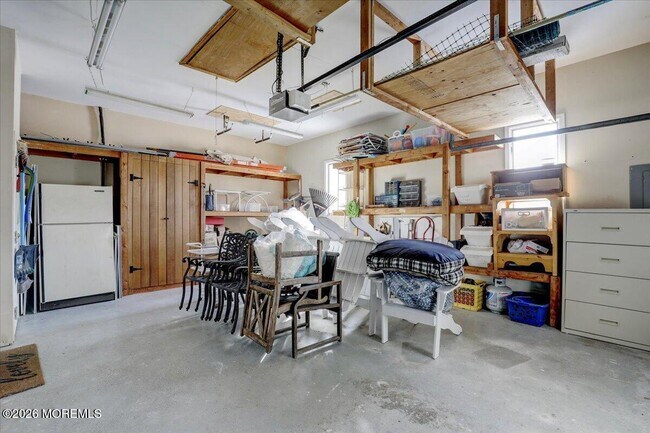 Building Photo - 328 E Main St