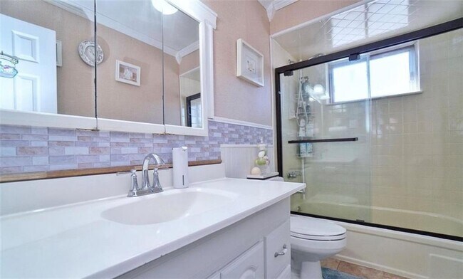 Building Photo - 21 Amador St