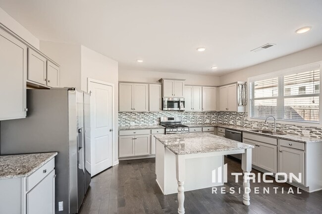 Building Photo - 2906 Cove View Ct SE