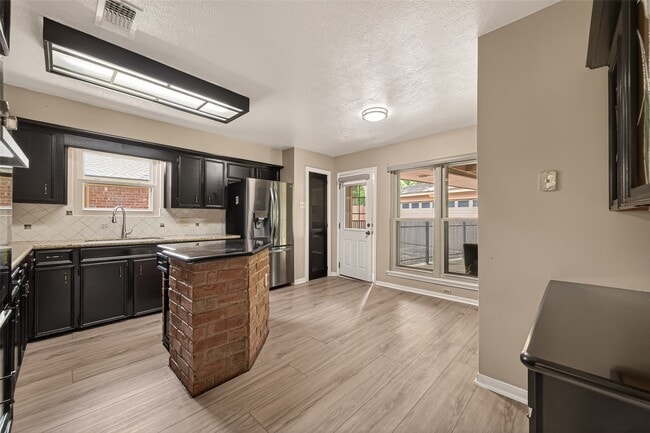 Building Photo - 7527 N Hollow Cir