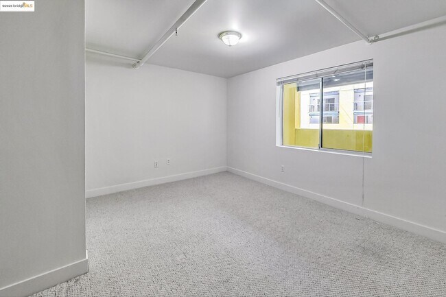 Building Photo - 311 Oak St