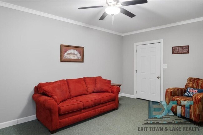 Building Photo - Lakefront Rental in Long Branch Shores