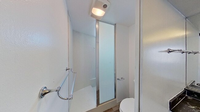 Building Photo - 2 Bedroom 2 Bath Home with an Amazing View...