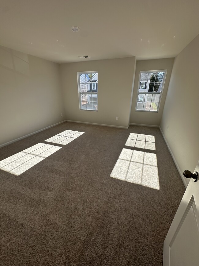 Building Photo - 220 Paneer Ln