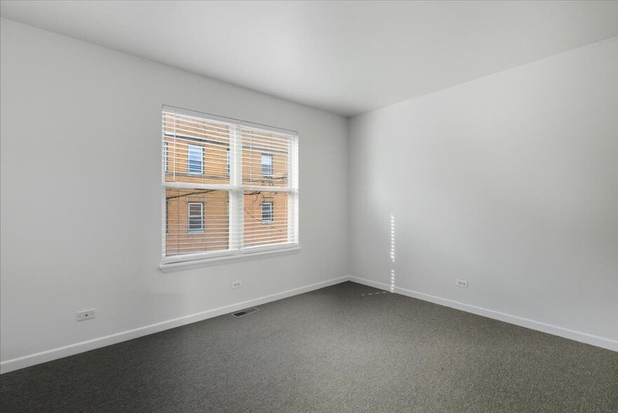 Building Photo - 4530 S Woodlawn Ave