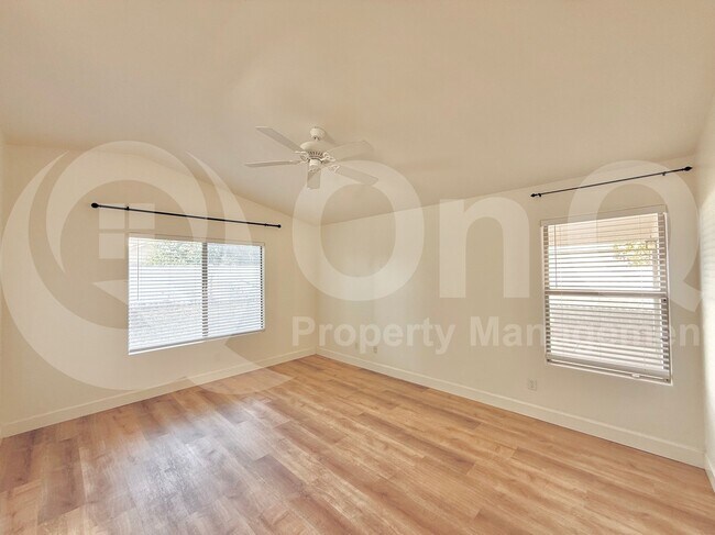 Building Photo - 1914 E Palomino Dr