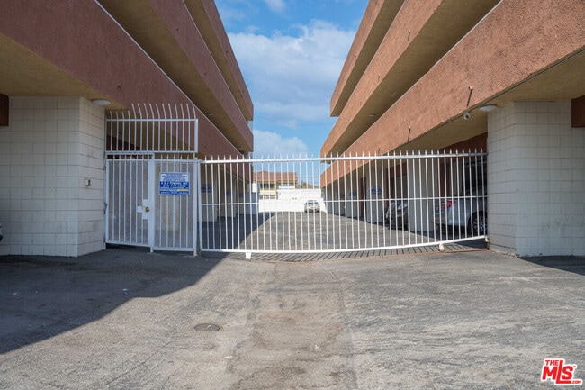 Building Photo - 16515 New Hampshire Ave