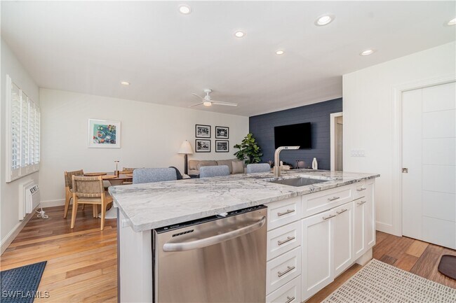 Building Photo - 473 12th Ave S