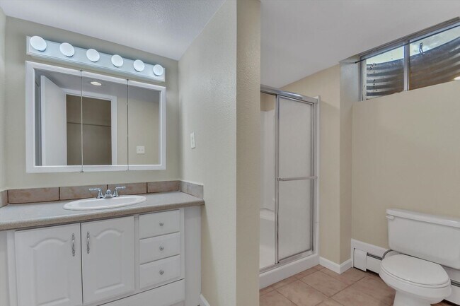 Building Photo - Beautiful, Bright & Move-In Ready Ranch in Desirable West Arvada