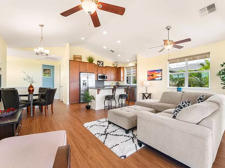 Building Photo - 142 Laukahi St