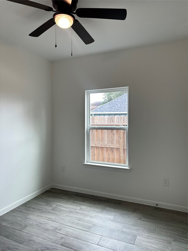 Building Photo - 16686 E Lynbrook