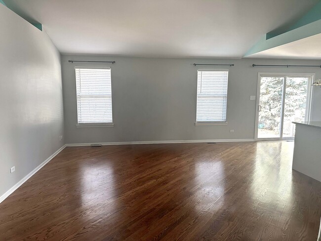 Building Photo - 1211 Bluejay Ln