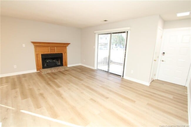 Building Photo - 118 Manhattan Ct