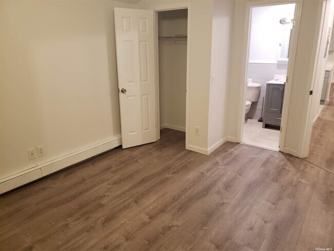 Building Photo - 202-12-202-45 45th Dr