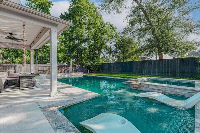 Building Photo - 16710 Lake Prince Ln