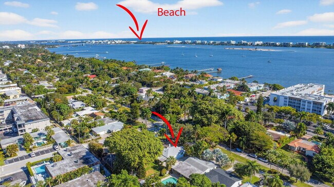 Building Photo - 1511 S Palmway