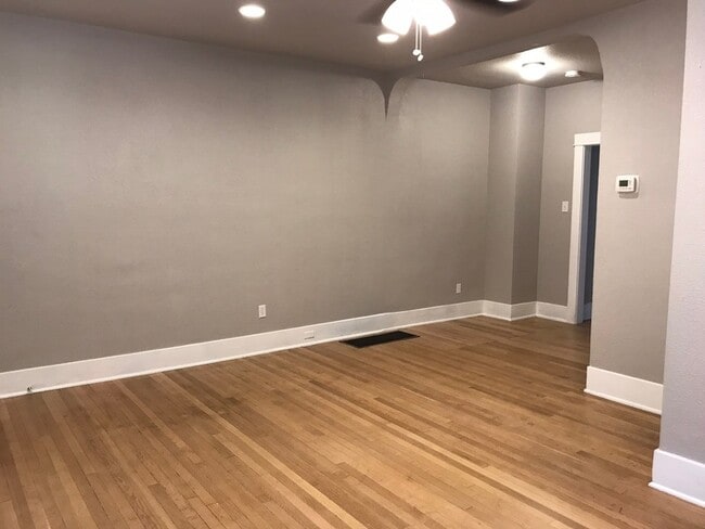 Building Photo - 1323 10th Ave