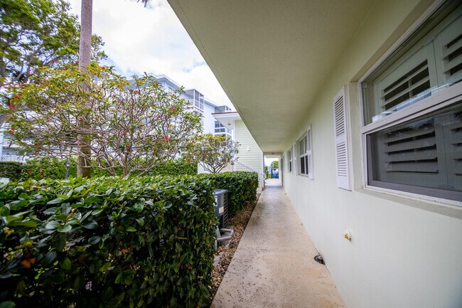 Building Photo - 68 Yacht Club Dr