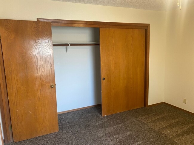 Building Photo - 3 Bedroom 2 Bathroom Golden West school di...
