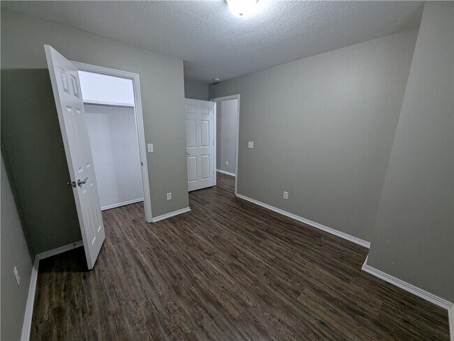Building Photo - 802 Ash Ct