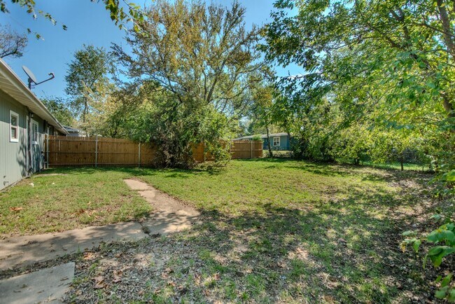 Building Photo - 125 Vandenburg Dr