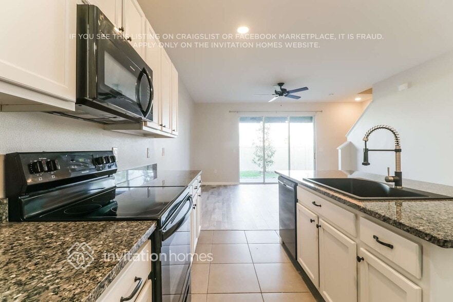 Building Photo - 2731 Suncoast Blend Dr