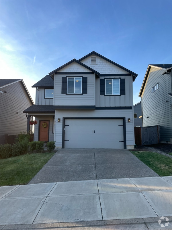 Building Photo - 835 NE Buckthorn Dr