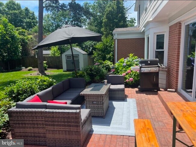 Building Photo - 909 St Stephens Rd