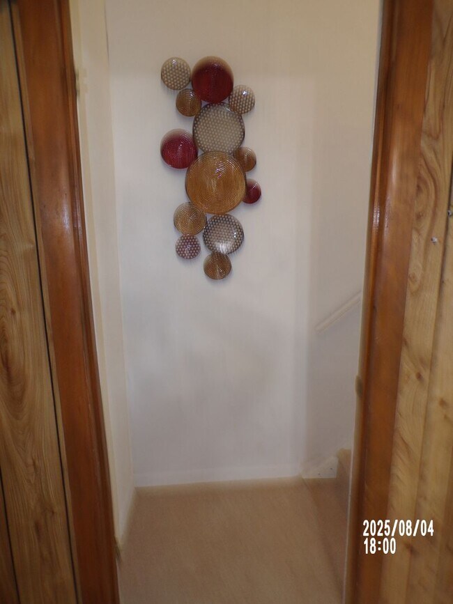 Building Photo - centrally located, pets negotiable with owner approval