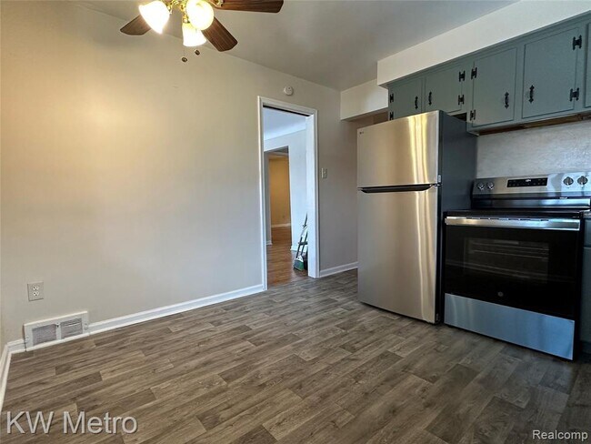 Building Photo - 21624 Winshall St