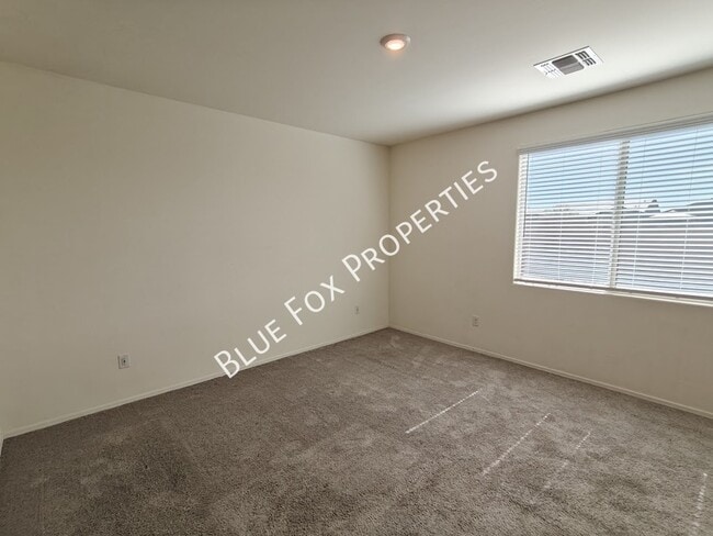 Building Photo - 5525 W Lazy Farm Dr