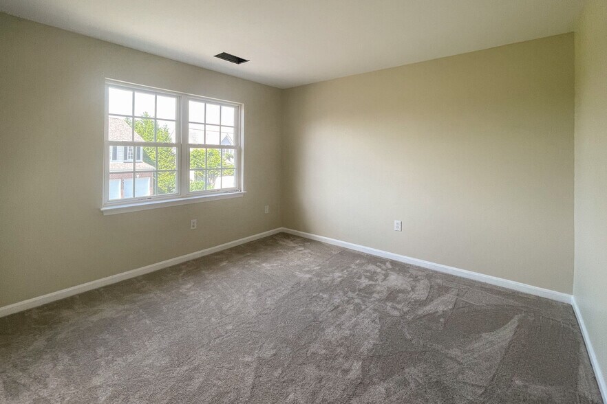 Building Photo - 35270 Overlook Dr
