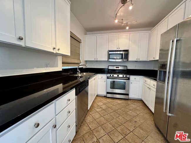 Building Photo - 6038 Carlton Way