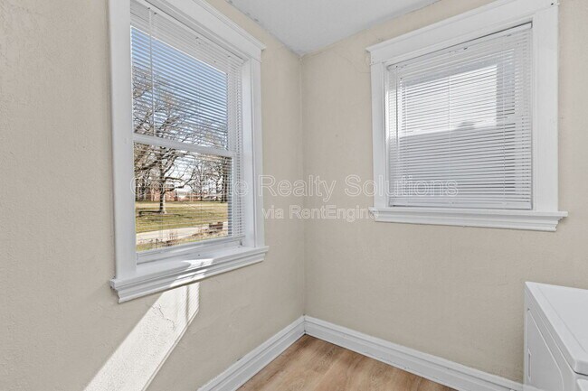 Building Photo - 4102 California Ave