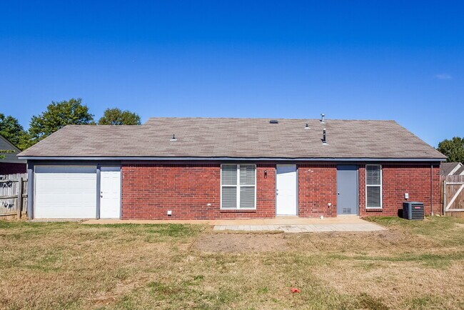 Building Photo - 4235 Highgate Dr