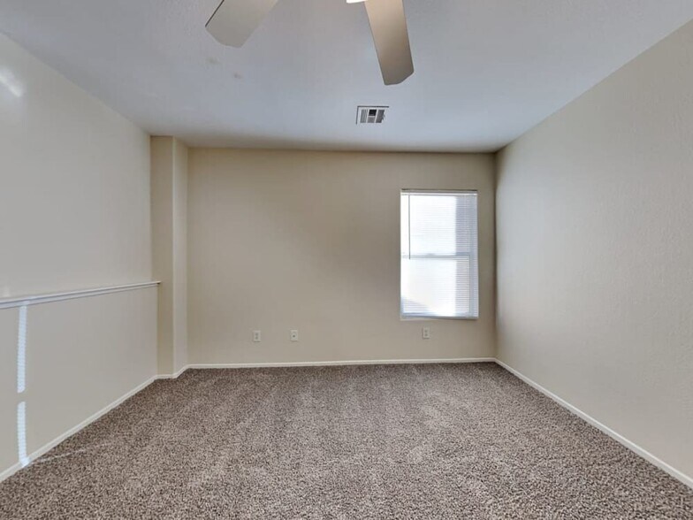 Building Photo - 1229 Orchard View St