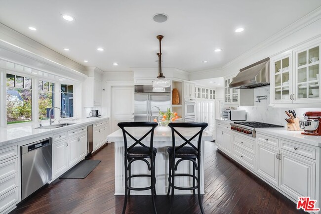 Building Photo - 6277 Sea Star Dr