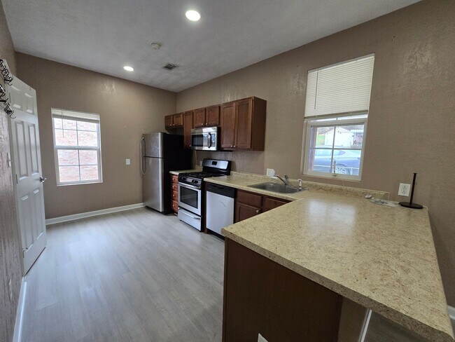 Building Photo - mad5878