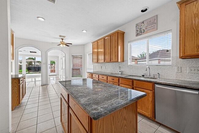 Building Photo - 2502 Rosebluff Ct