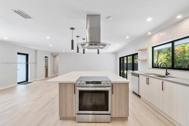 Building Photo - 10460 SW 93rd St
