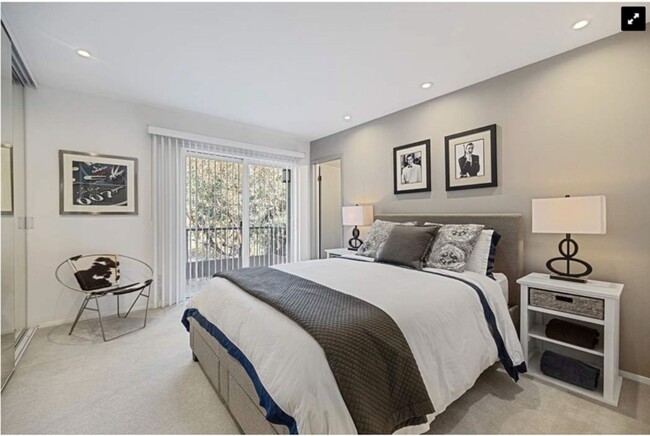 Building Photo - Vacation living every day. 2Bed/2Bath