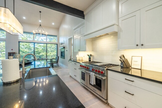 Building Photo - 255 Matterhorn Dr