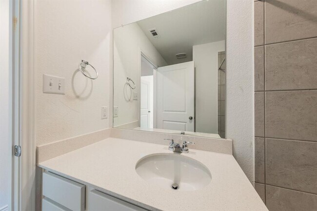 Building Photo - 602 Waterway Ave