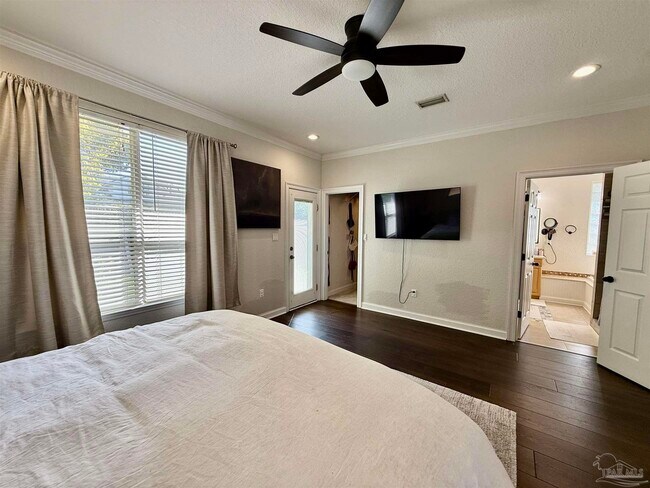 Building Photo - 1313 E Strong St