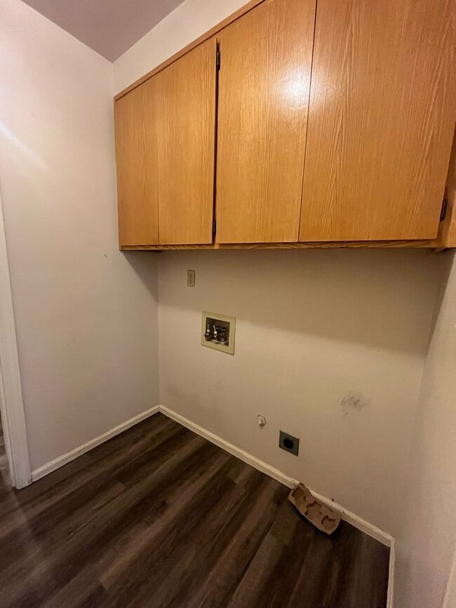 Building Photo - 2-Bedroom 1 1/2-Bathroom Duplex in Thurston