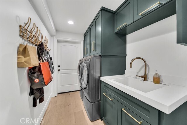 Building Photo - 412 Acacia Ave