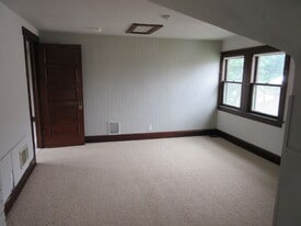 Building Photo - 210 Frame Ave