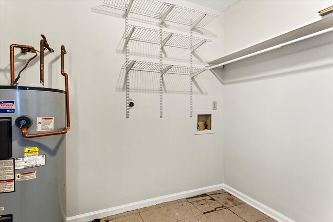 Building Photo - 3215 Aqueduct Dr